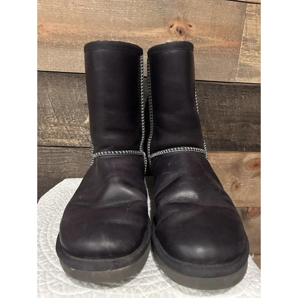 UGG Classic Short Leather Boot Womens Size 9 Black Sherpa Lined 1005372 - Picture 7 of 11